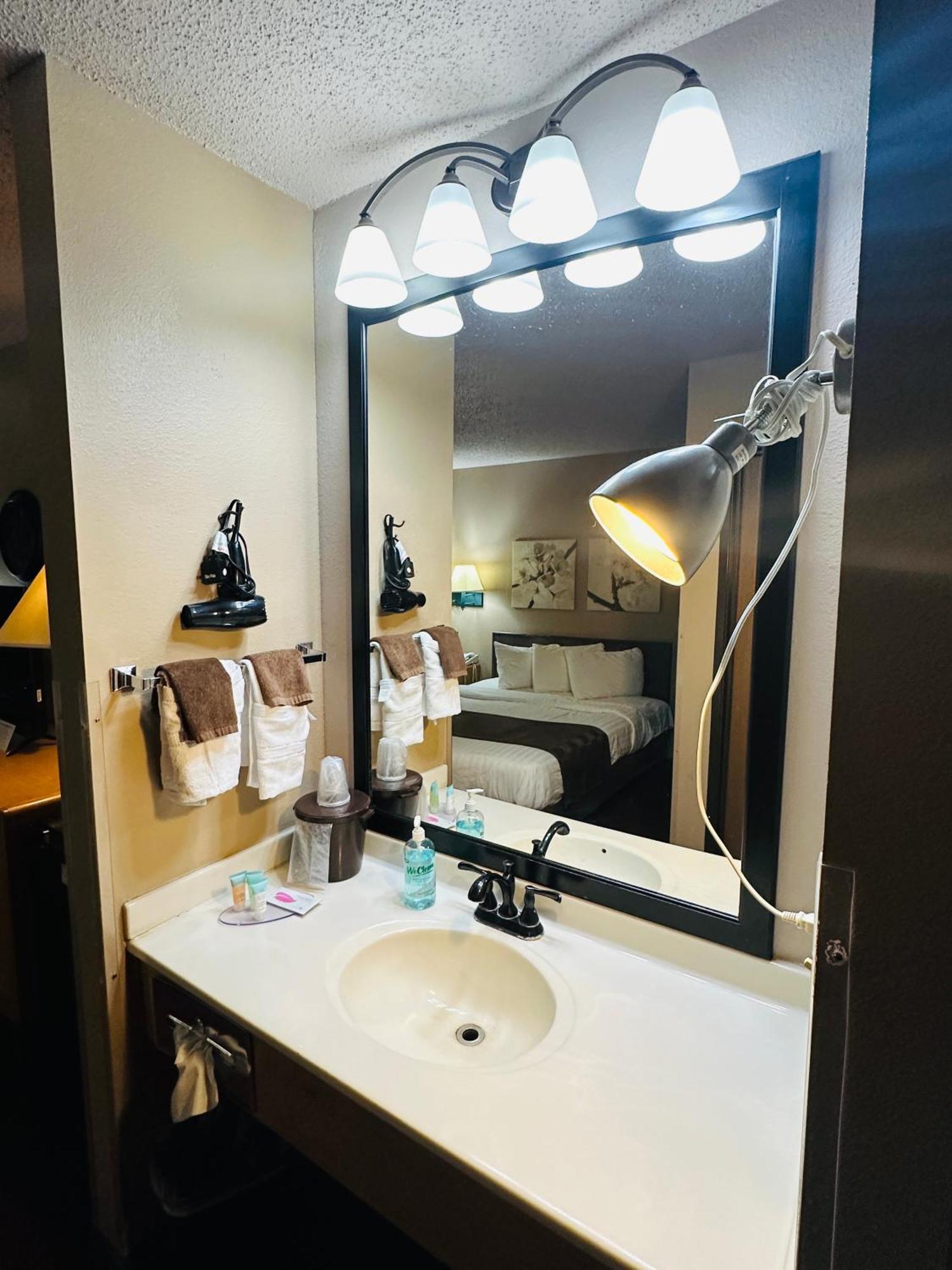 De Smet Super Deluxe Inn & Suites المظهر الخارجي الصورة